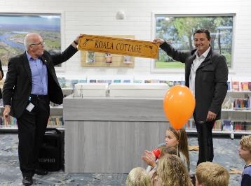 Mayor and Pat Conaghan MP reveal new Koala Cottagesign